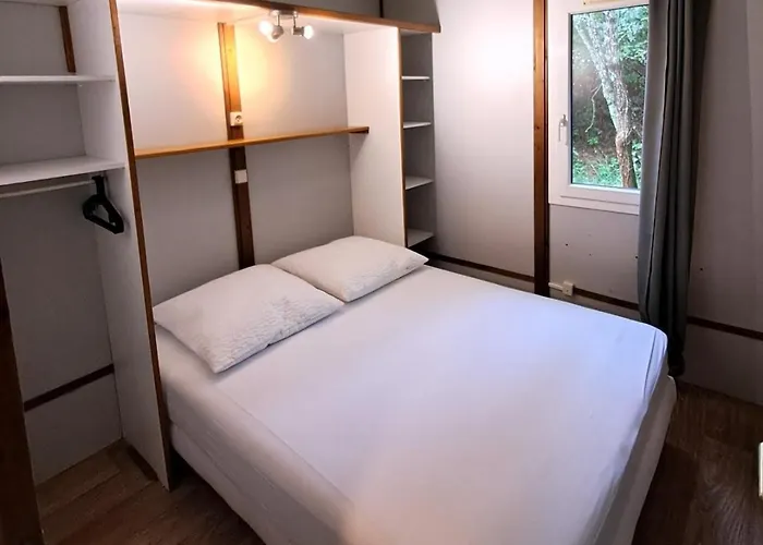 بيت للعطل Lot 11 *